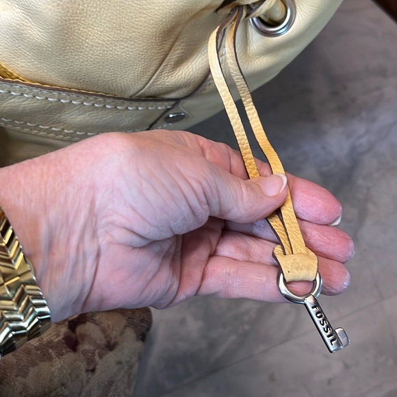 Fossil   Shoulder / Bucket bag   Leather yellowish tan  Drawstring  Side pockets - Picture 4 of 17